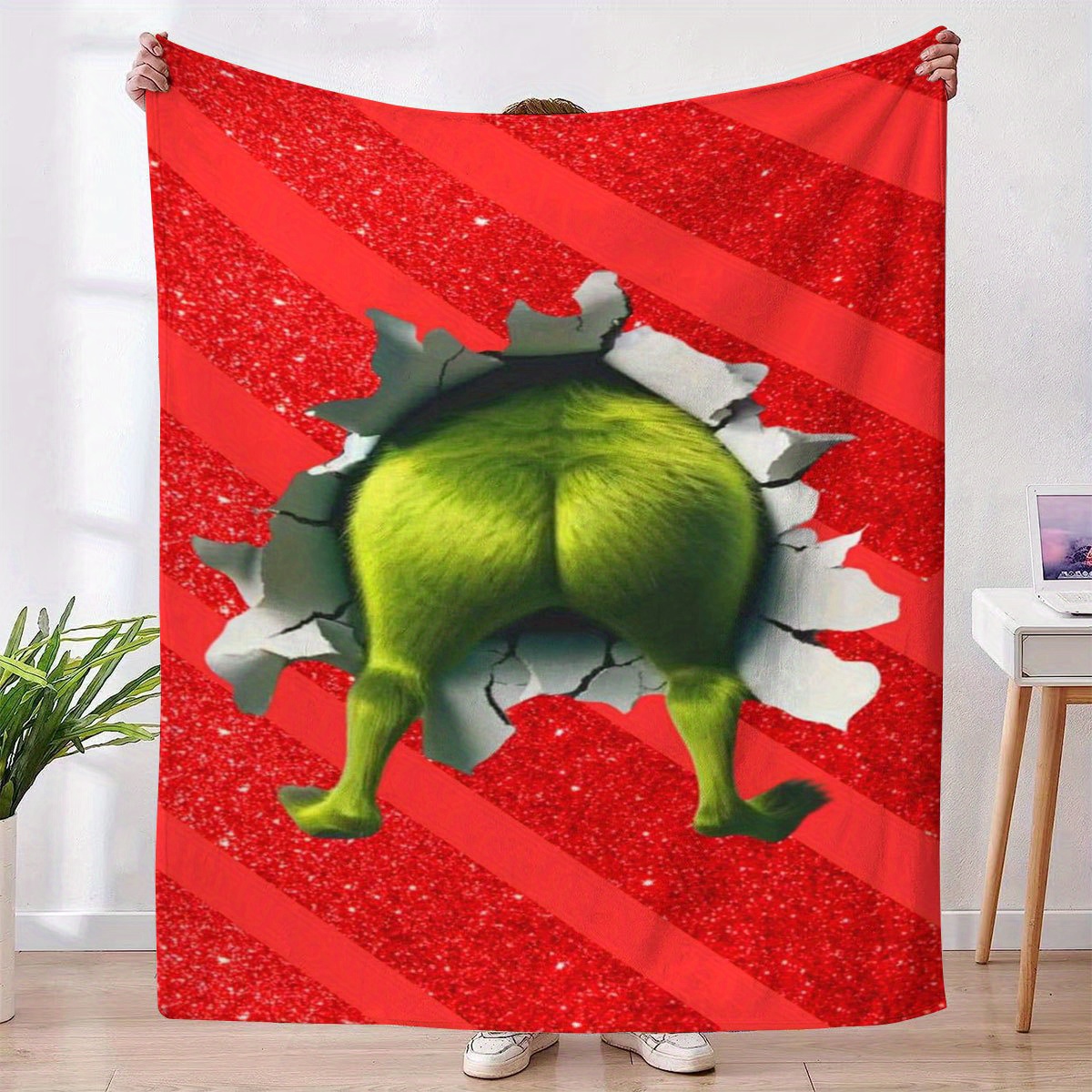 Home Textiles Images - Una coperta di lana felpata caratterizzata